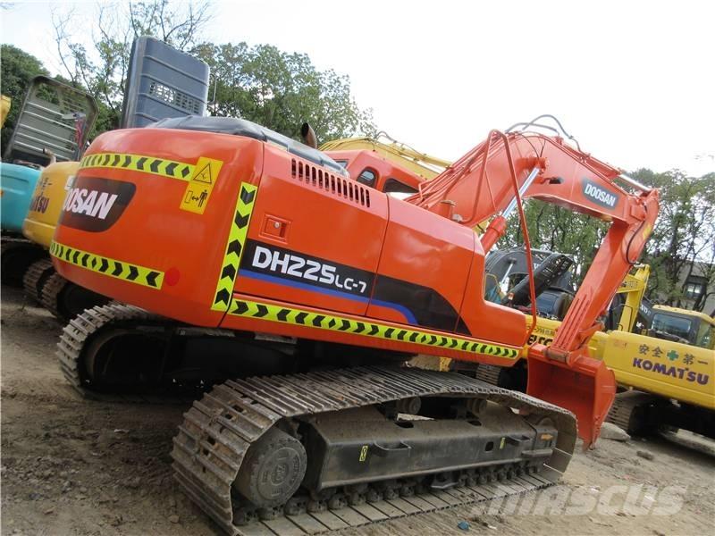 Doosan 225 LC Pásová rýpadla