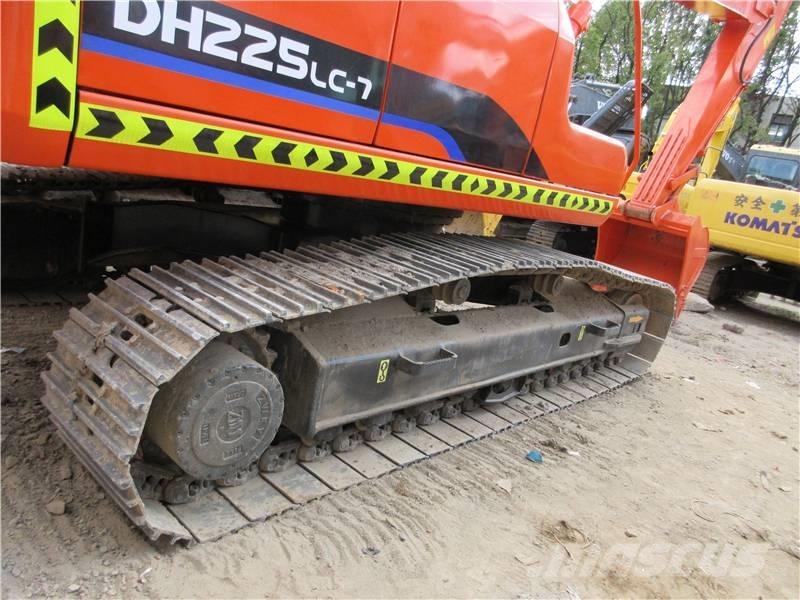 Doosan 225 LC Pásová rýpadla