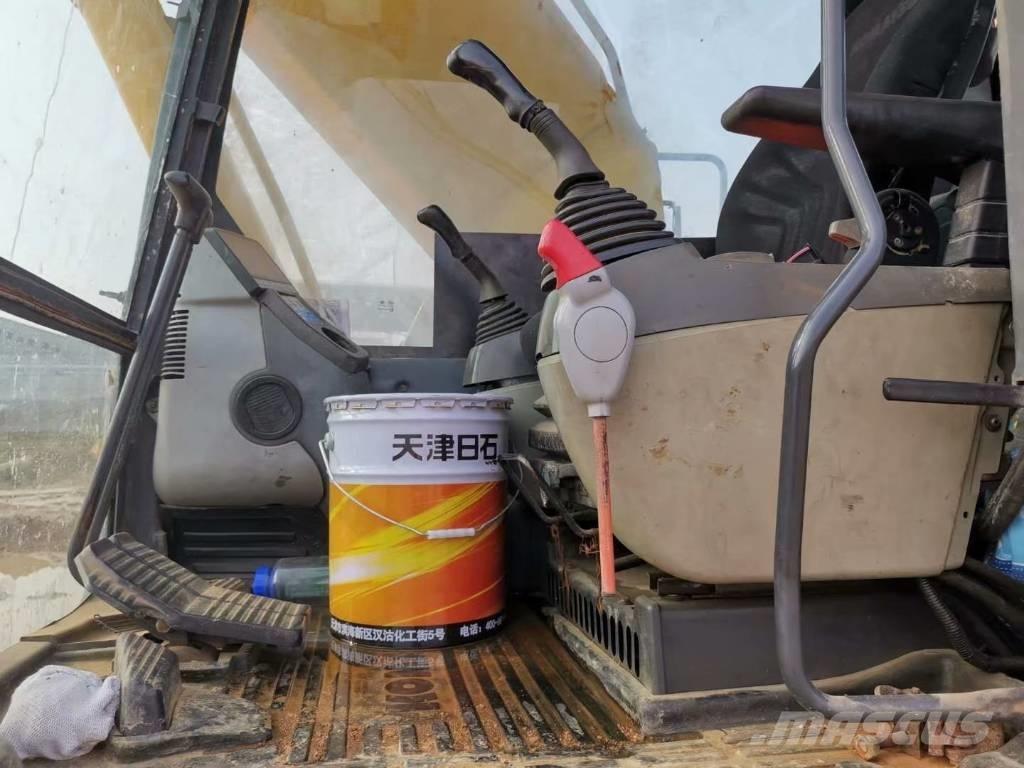 Komatsu PC 220-8 Pásová rýpadla