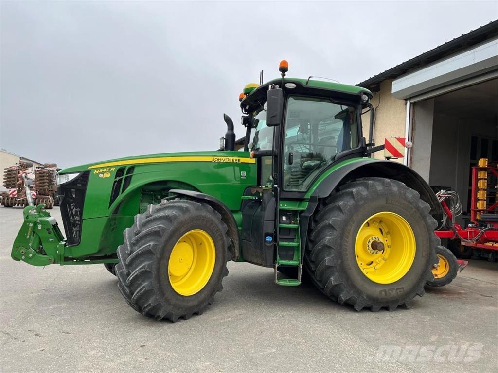 John Deere 8345R Traktory