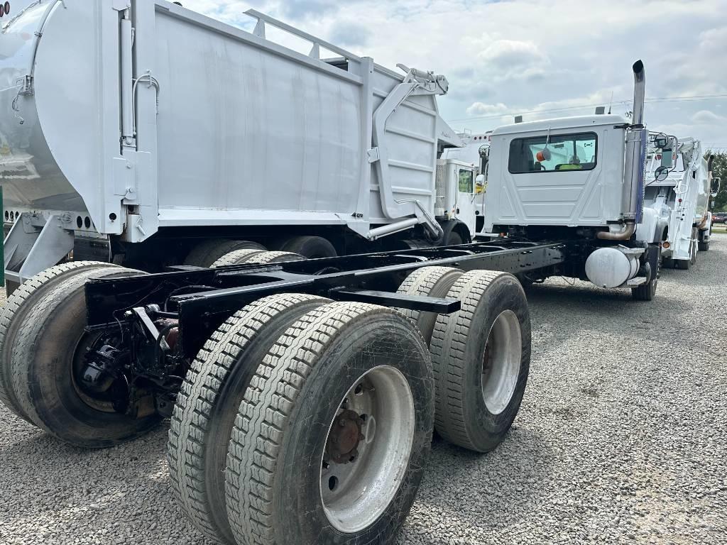 Mack CV 713 Nákladní vozidlo bez nástavby
