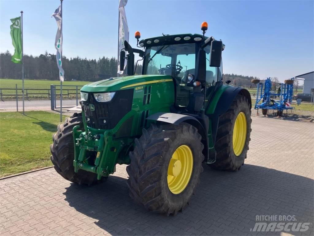 John Deere 6250R Traktory