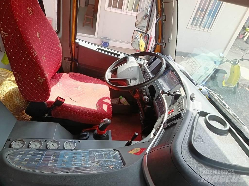 Sany SAC3000T Univerzální terénní jeřáby