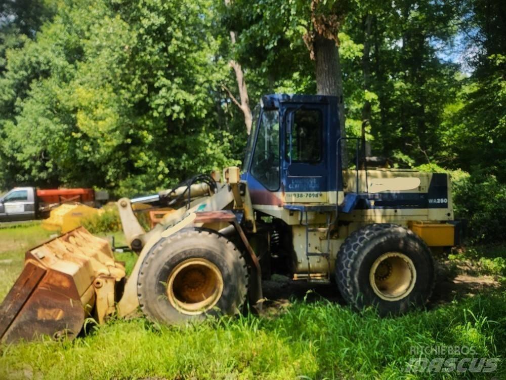 Komatsu WA 250 Kolové nakladače