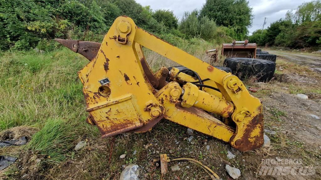 Komatsu D85 Podvozky a zavěšení kol