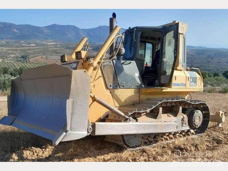 Komatsu D65EX-15 Pásové dozery