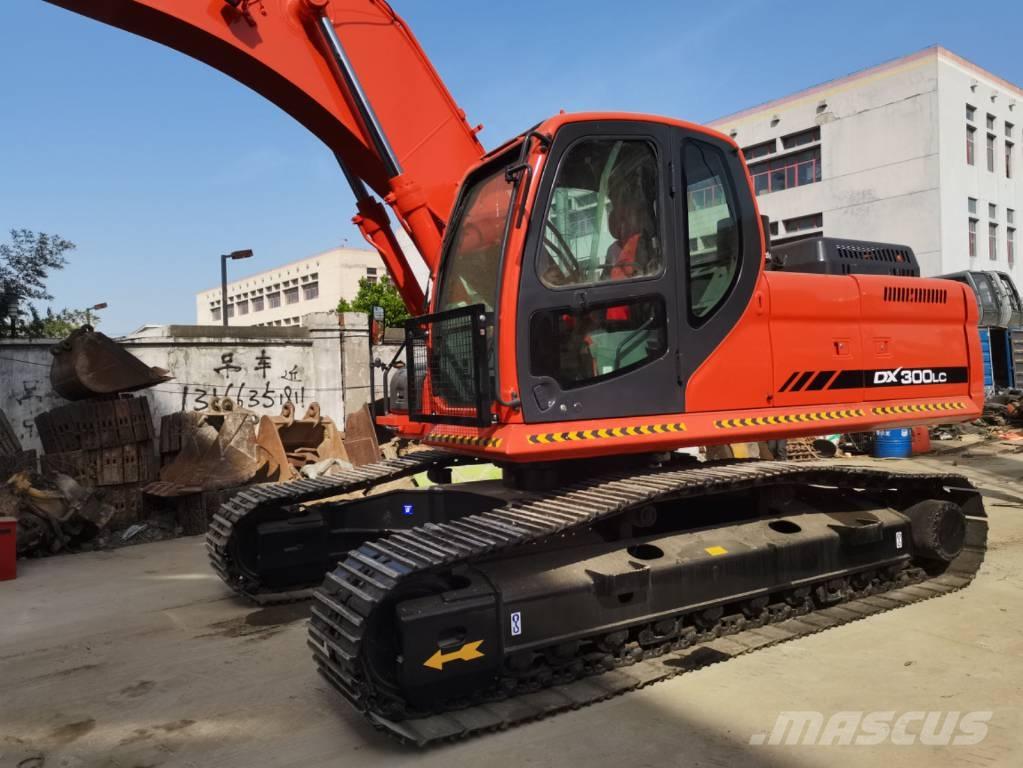 Doosan DX 300 Pásová rýpadla