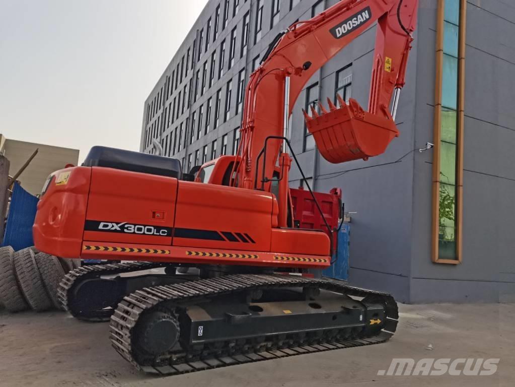 Doosan DX 300 Pásová rýpadla