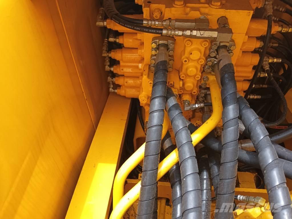 Komatsu PC 220-8 Pásová rýpadla