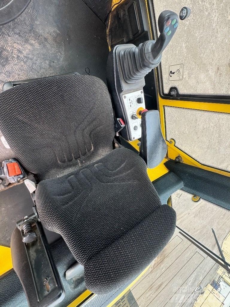 Bomag BW 216 D H-4 Tahačové válce