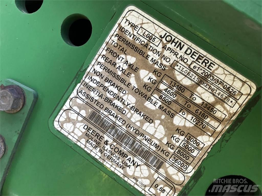 John Deere 6215R Traktory