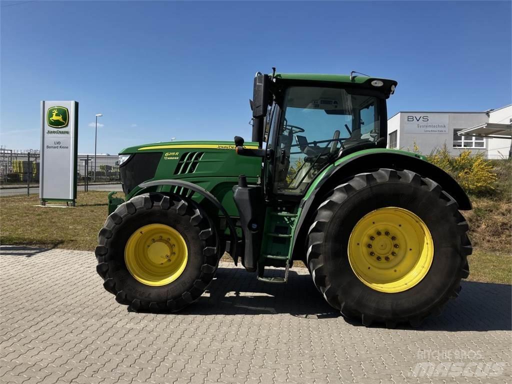 John Deere 6215R Traktory