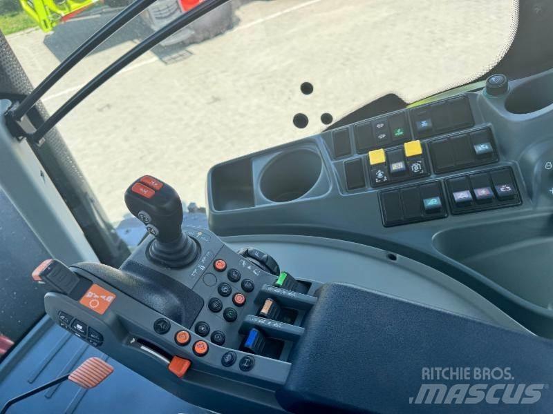 CLAAS AXION 810 Traktory