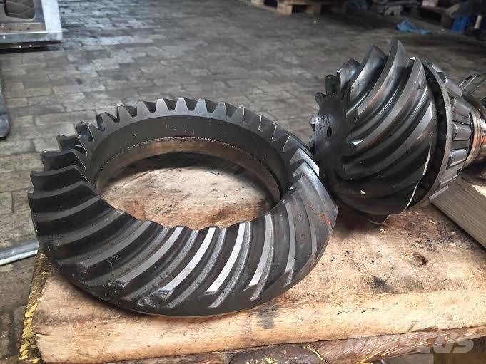  Pair of two GEARS Podvozky a zavěšení kol