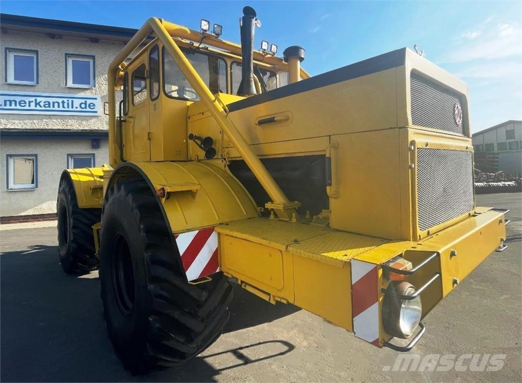 Kirovets K700A V8 Traktory