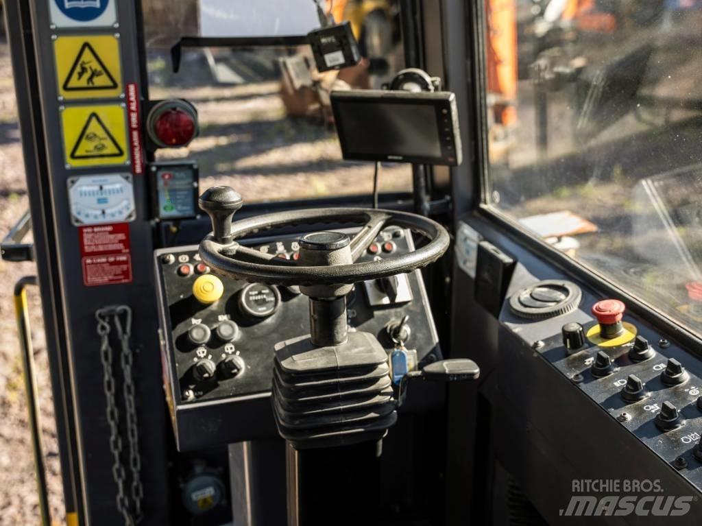 Atlas Copco XE3 C30 Tunelové a podzemní důlní vrtačky