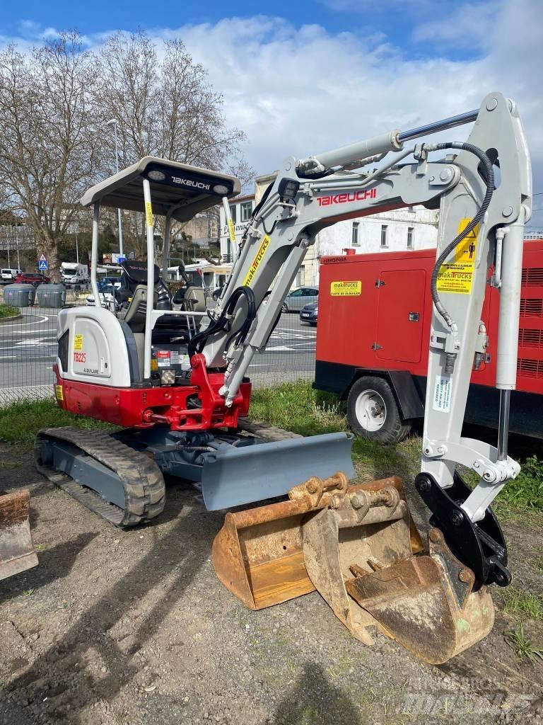 Takeuchi TB225 Mini rýpadla < 7t
