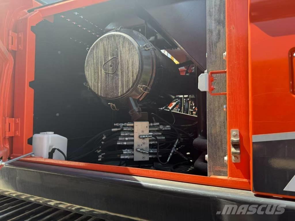 Doosan DX 340 Pásová rýpadla