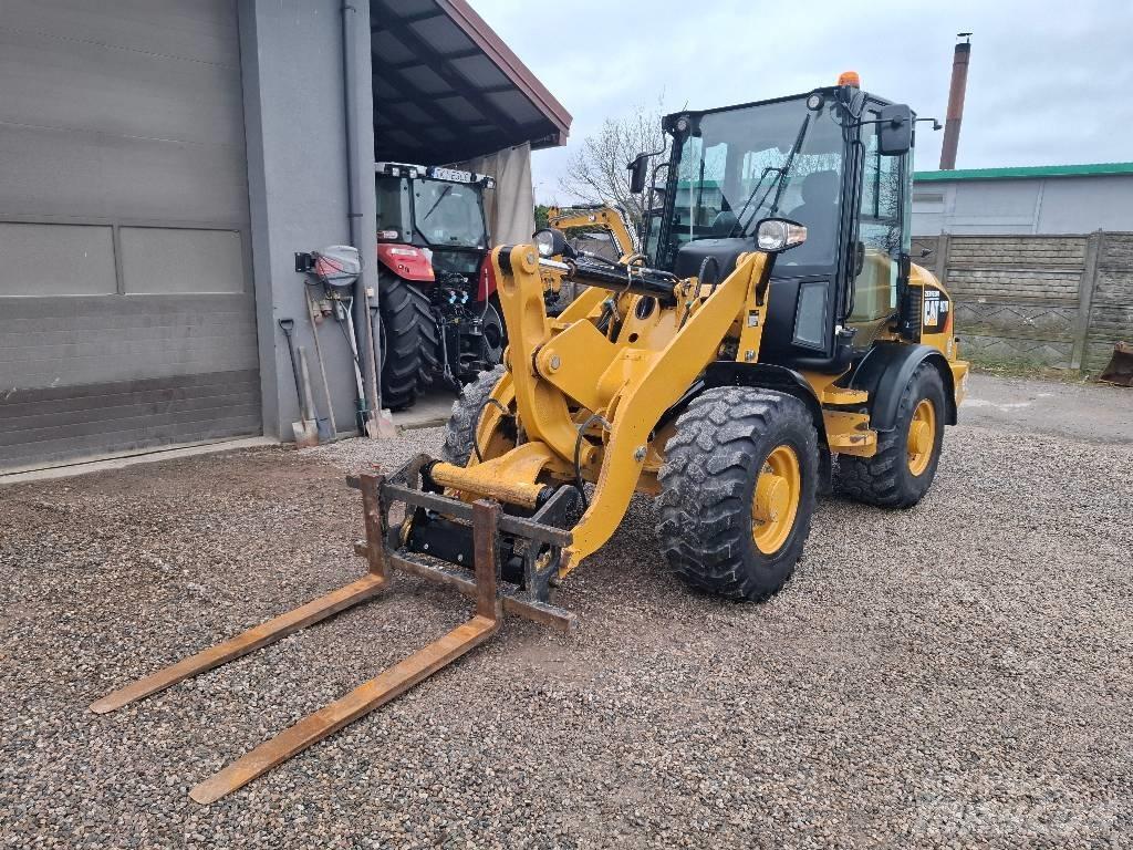 CAT 907 M Kolové nakladače