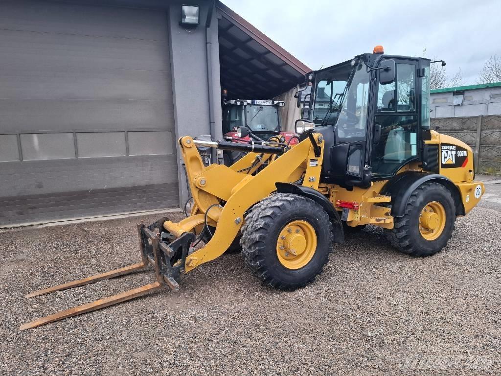CAT 907 M Kolové nakladače