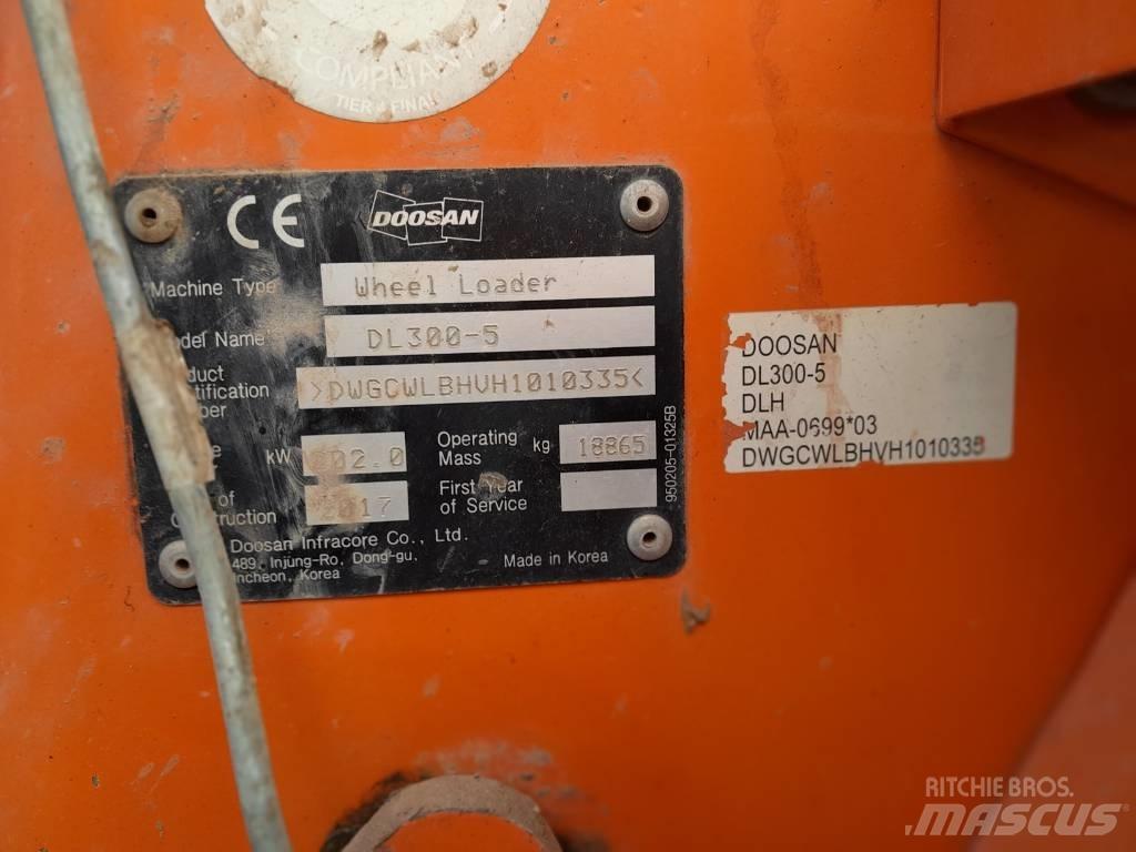 Doosan DL 300 Kolové nakladače