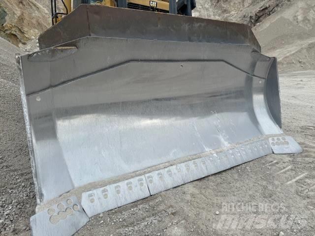 CAT D 9 T Pásové dozery