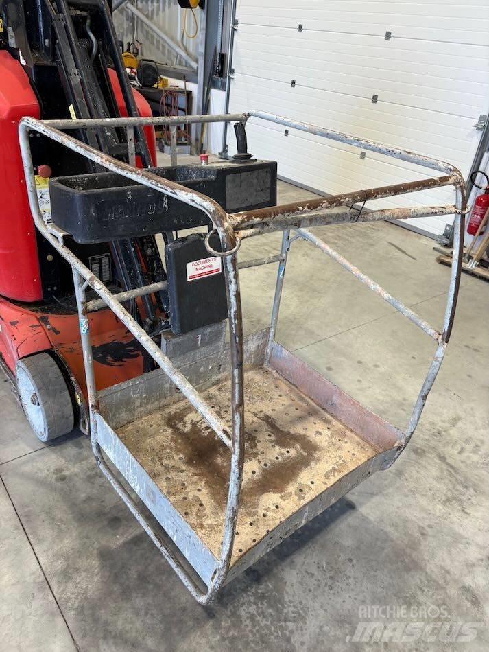 Manitou 100 VJR Vertikální sloupové výtahy