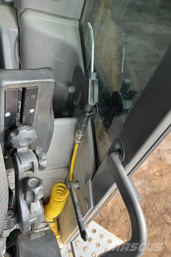 Volvo EC 300 EL Pásová rýpadla