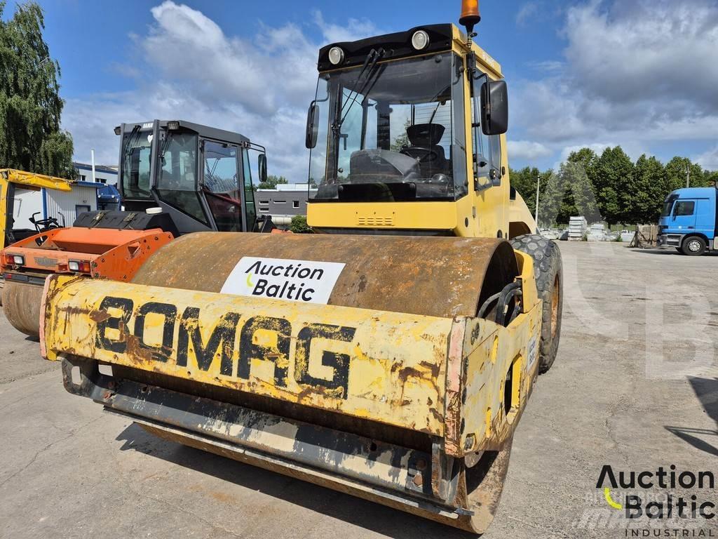 Bomag BW 211 D-4 Tahačové válce