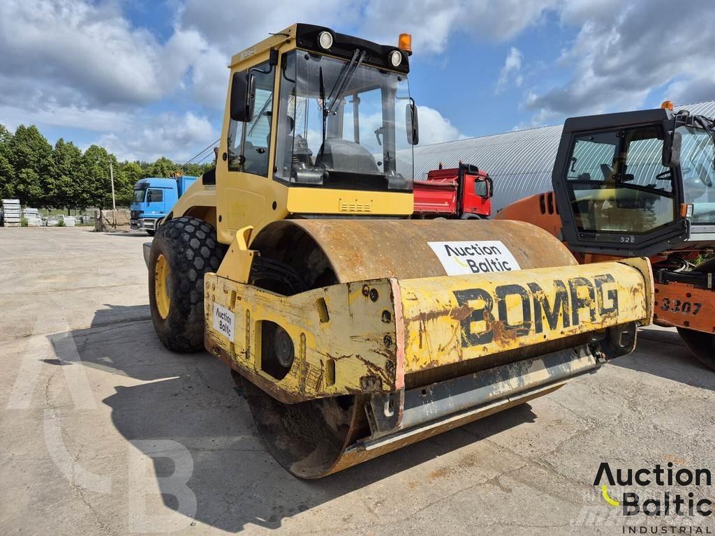 Bomag BW 211 D-4 Tahačové válce