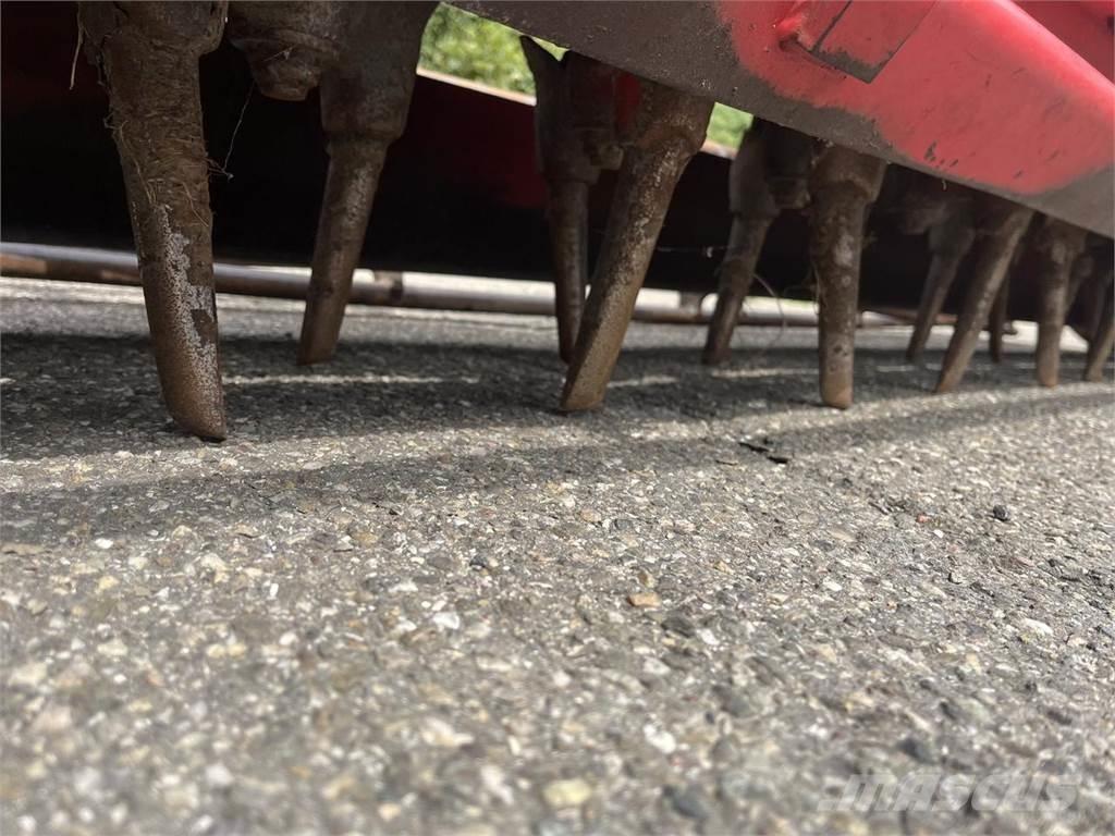 Lely 300-22 Rotační brány a půdní frézy