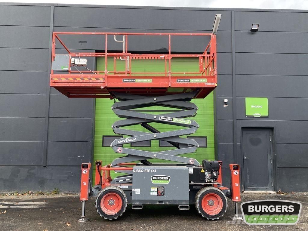 SkyJack SJ6832 RTE Nůžková zvedací plošina