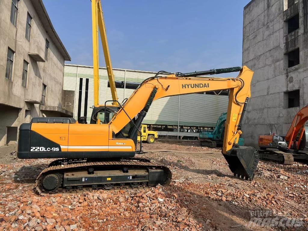 Hyundai R220 Pásová rýpadla