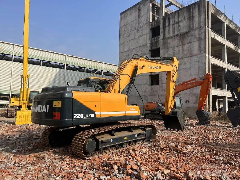 Hyundai R220 Pásová rýpadla