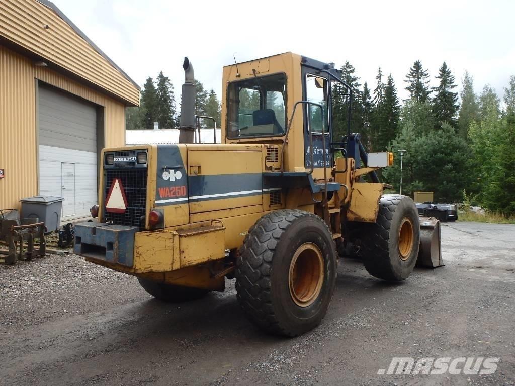 Komatsu WA 250-1 Kolové nakladače