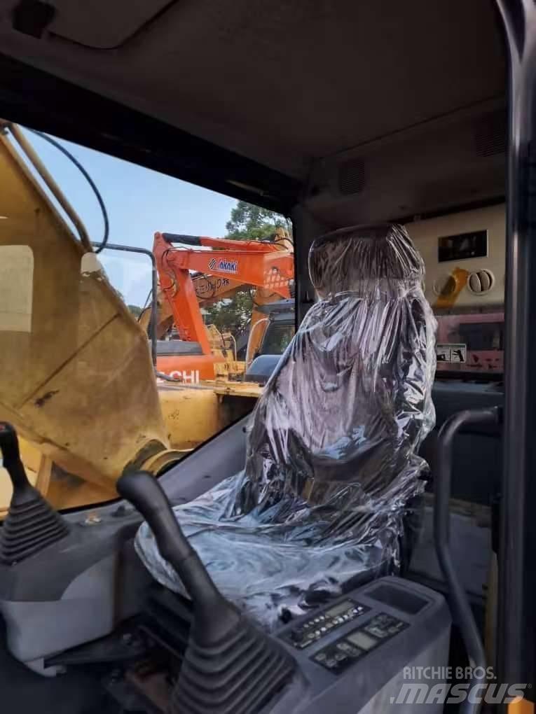 Komatsu PC 200-7 Pásová rýpadla