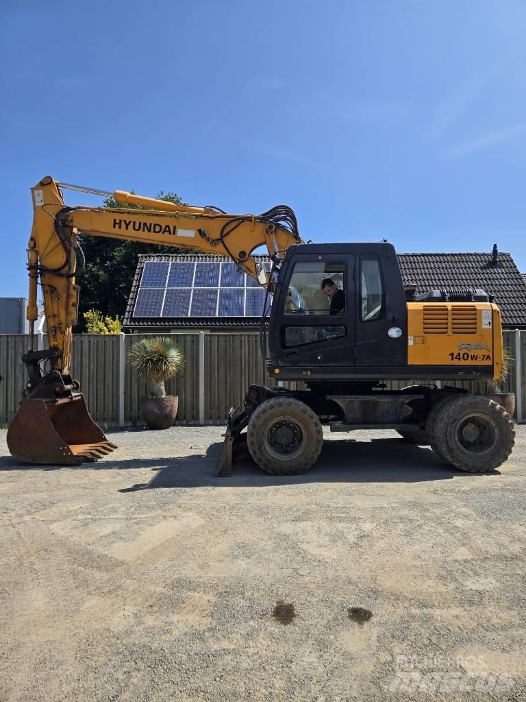 Hyundai Robex 140 W Kolová rýpadla