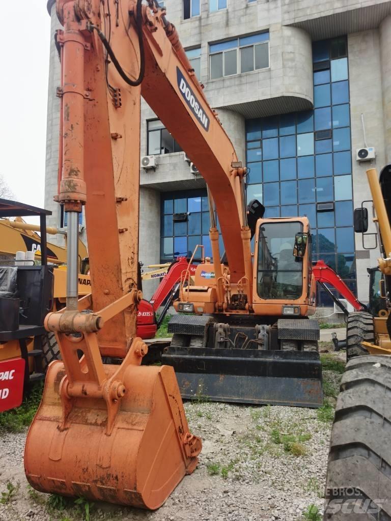 Doosan DH 210 W-7 Kolová rýpadla