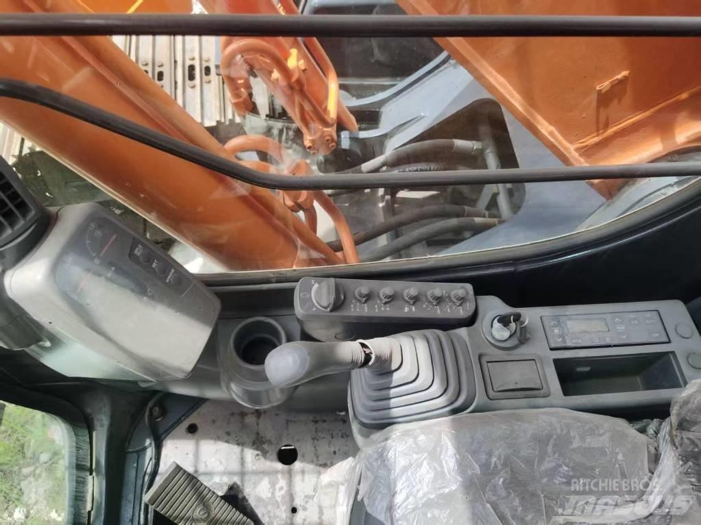 Hitachi ZX 200 Pásová rýpadla