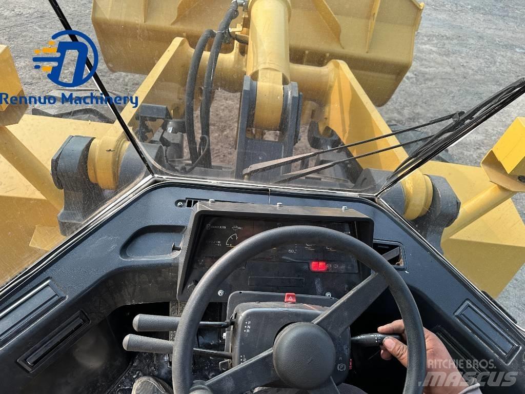Komatsu WA380 Kolové nakladače