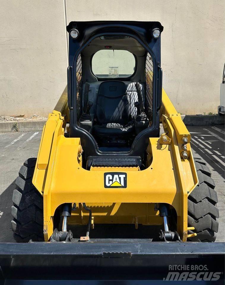 CAT 246 D Smykem řízené nakladače