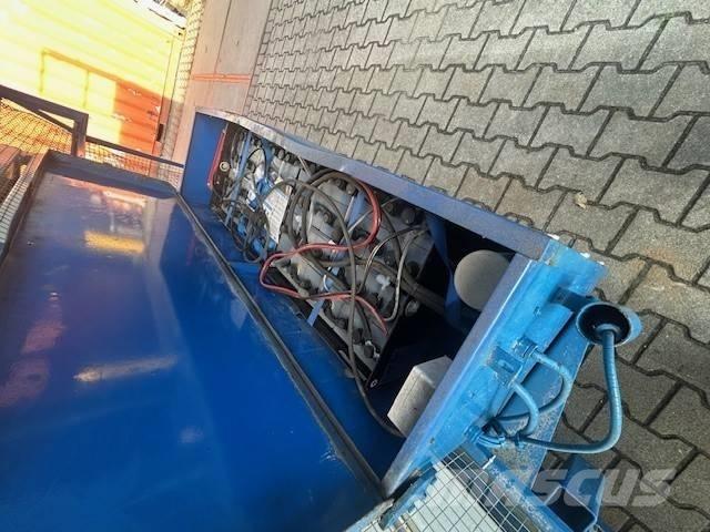 Holland Lift A151EV Nůžková zvedací plošina