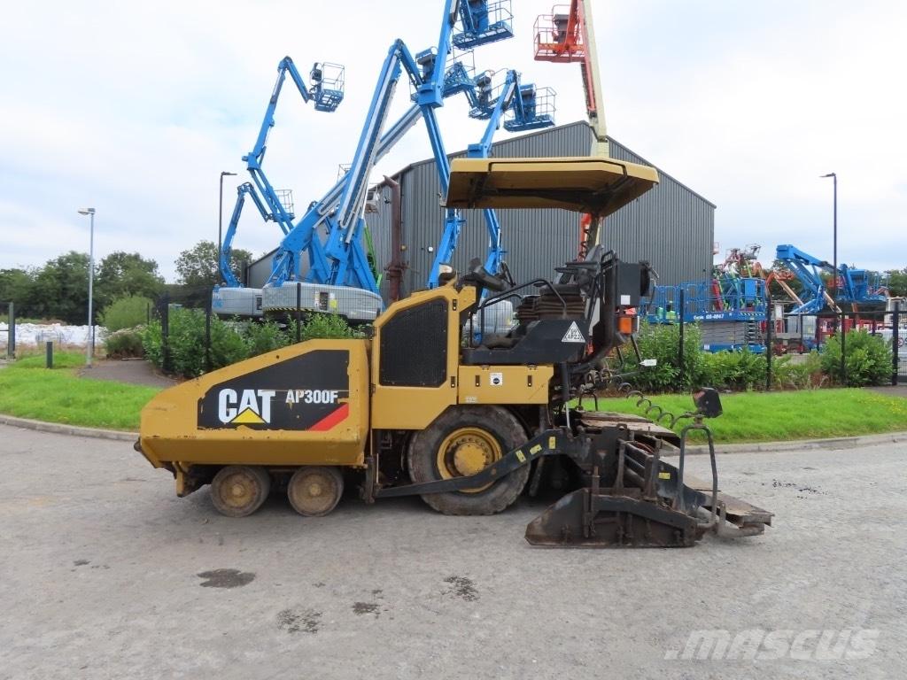 CAT AP 300 Finišery