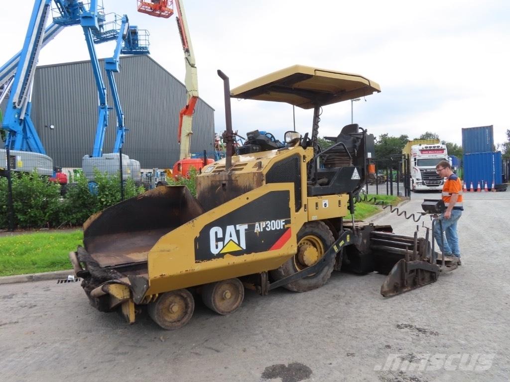 CAT AP 300 Finišery