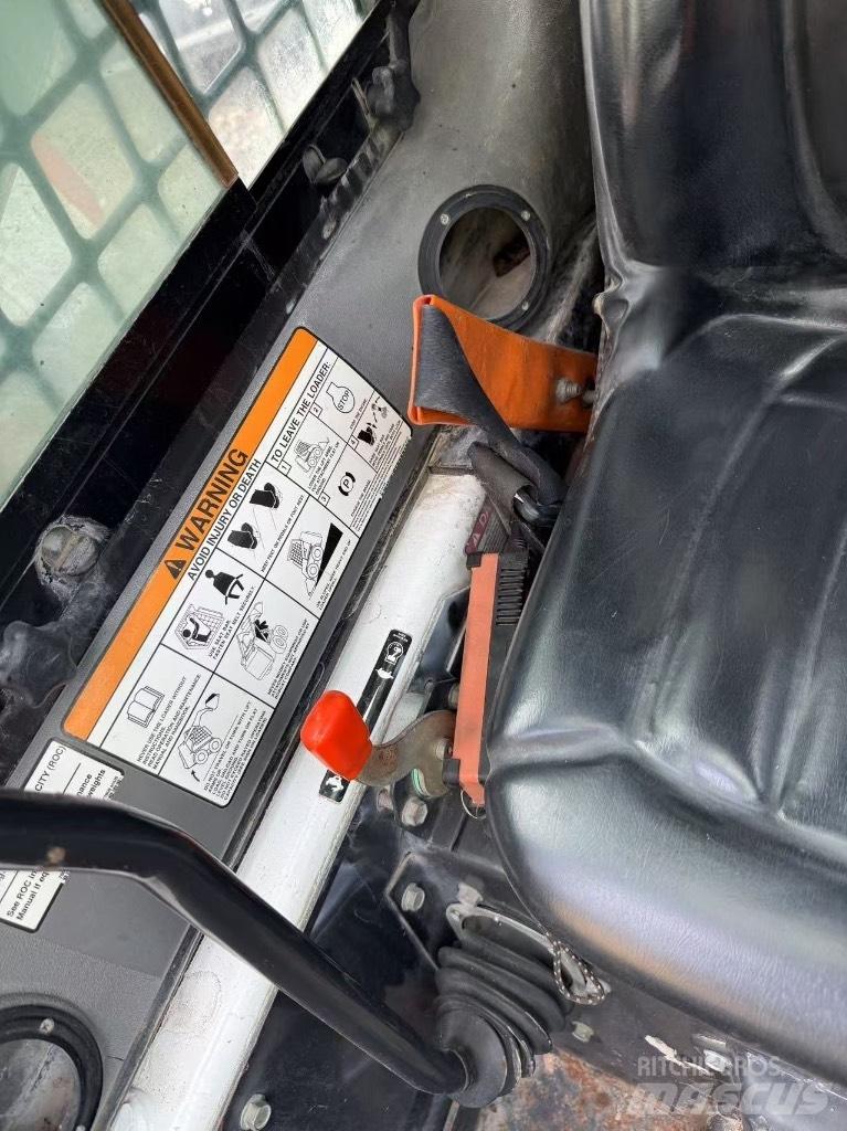 Bobcat S 300 Smykem řízené nakladače