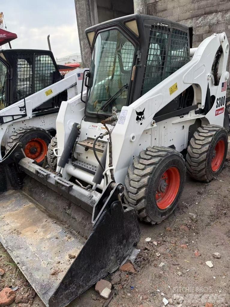 Bobcat S 300 Smykem řízené nakladače