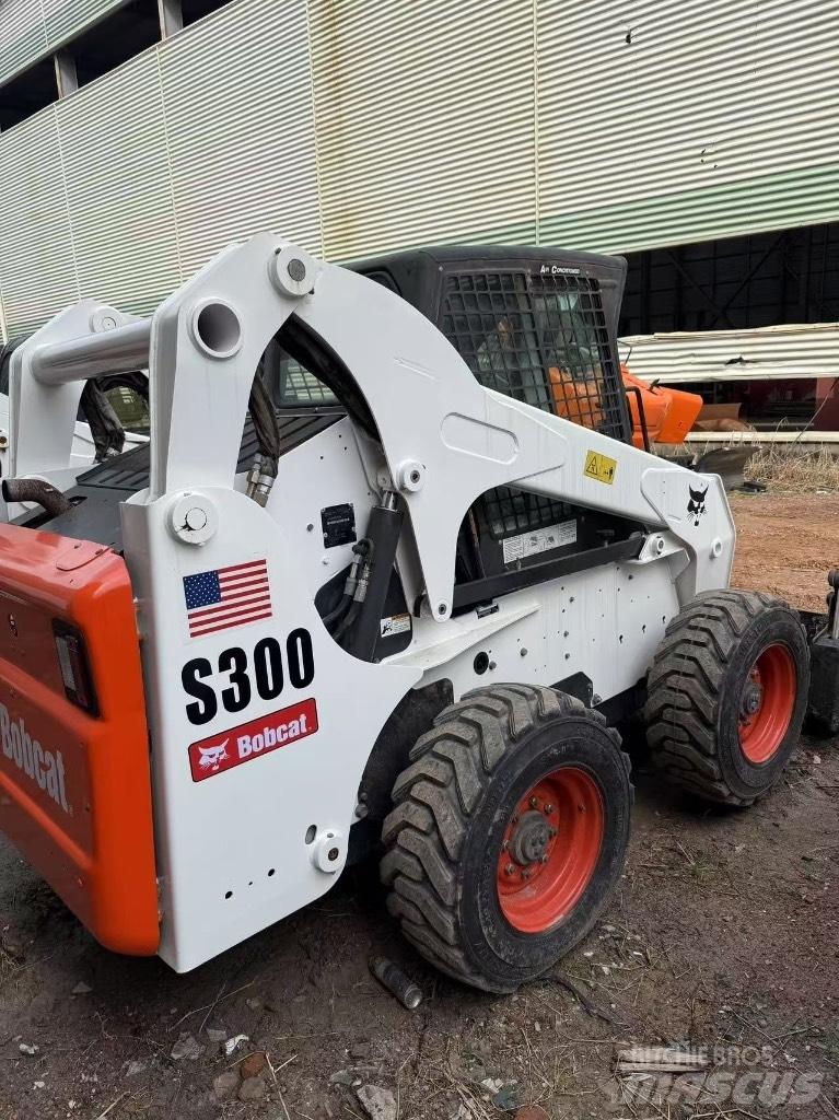 Bobcat S 300 Smykem řízené nakladače