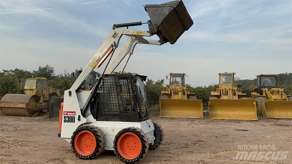 Bobcat S 300 Smykem řízené nakladače