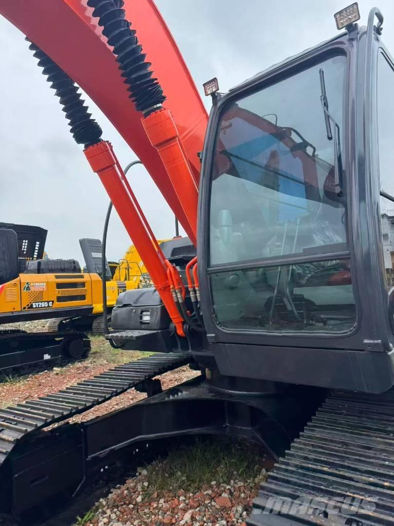 Hitachi ZX 200 Pásová rýpadla