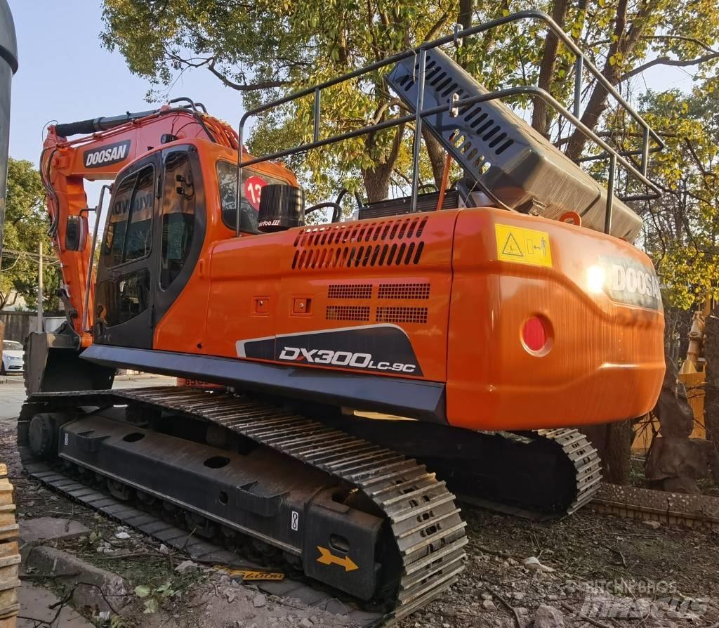 Doosan DX300LC- 9C Pásová rýpadla